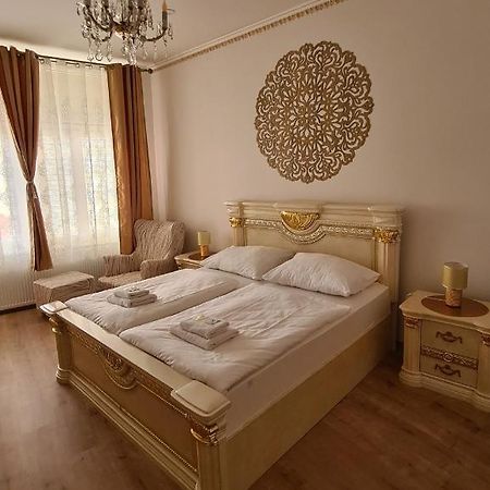 Hotel Union Лоуни Екстериор снимка