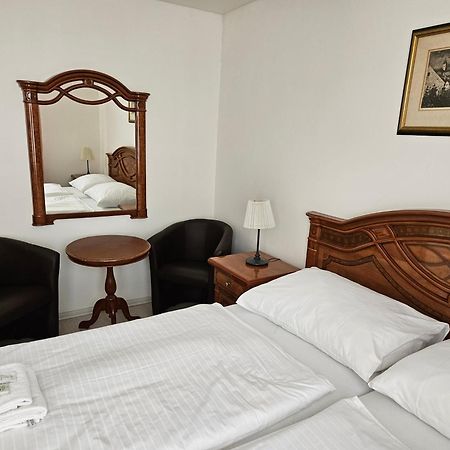 Hotel Union Лоуни Екстериор снимка