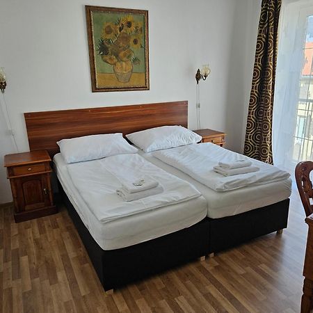 Hotel Union Лоуни Екстериор снимка