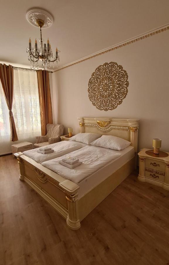 Hotel Union Лоуни Екстериор снимка