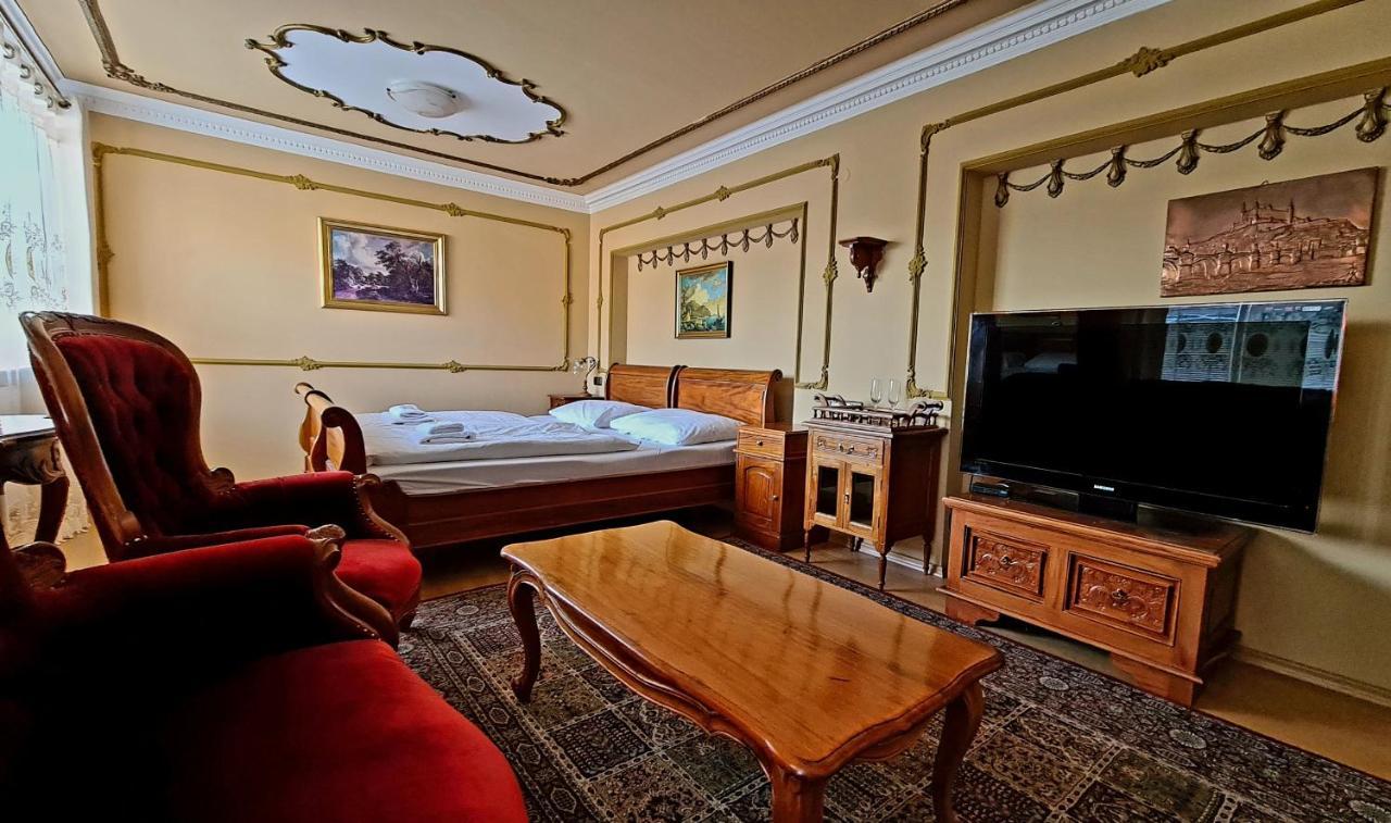 Hotel Union Лоуни Екстериор снимка