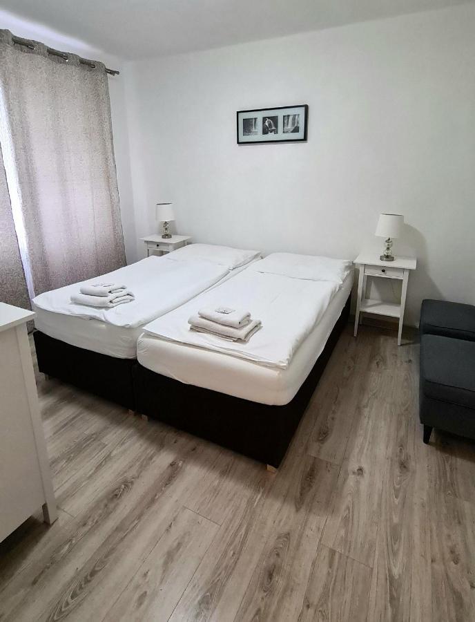 Hotel Union Лоуни Екстериор снимка