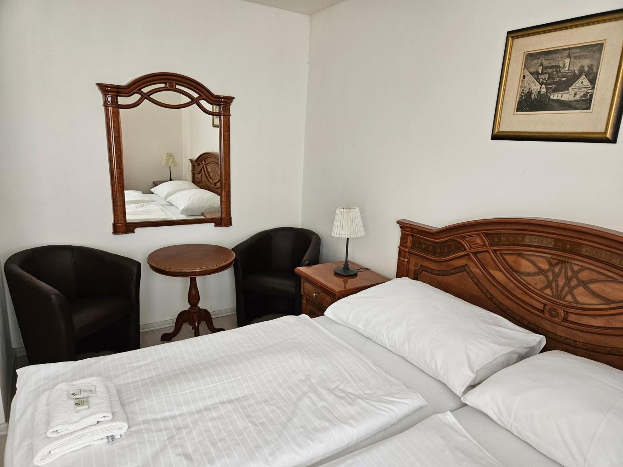 Hotel Union Лоуни Екстериор снимка