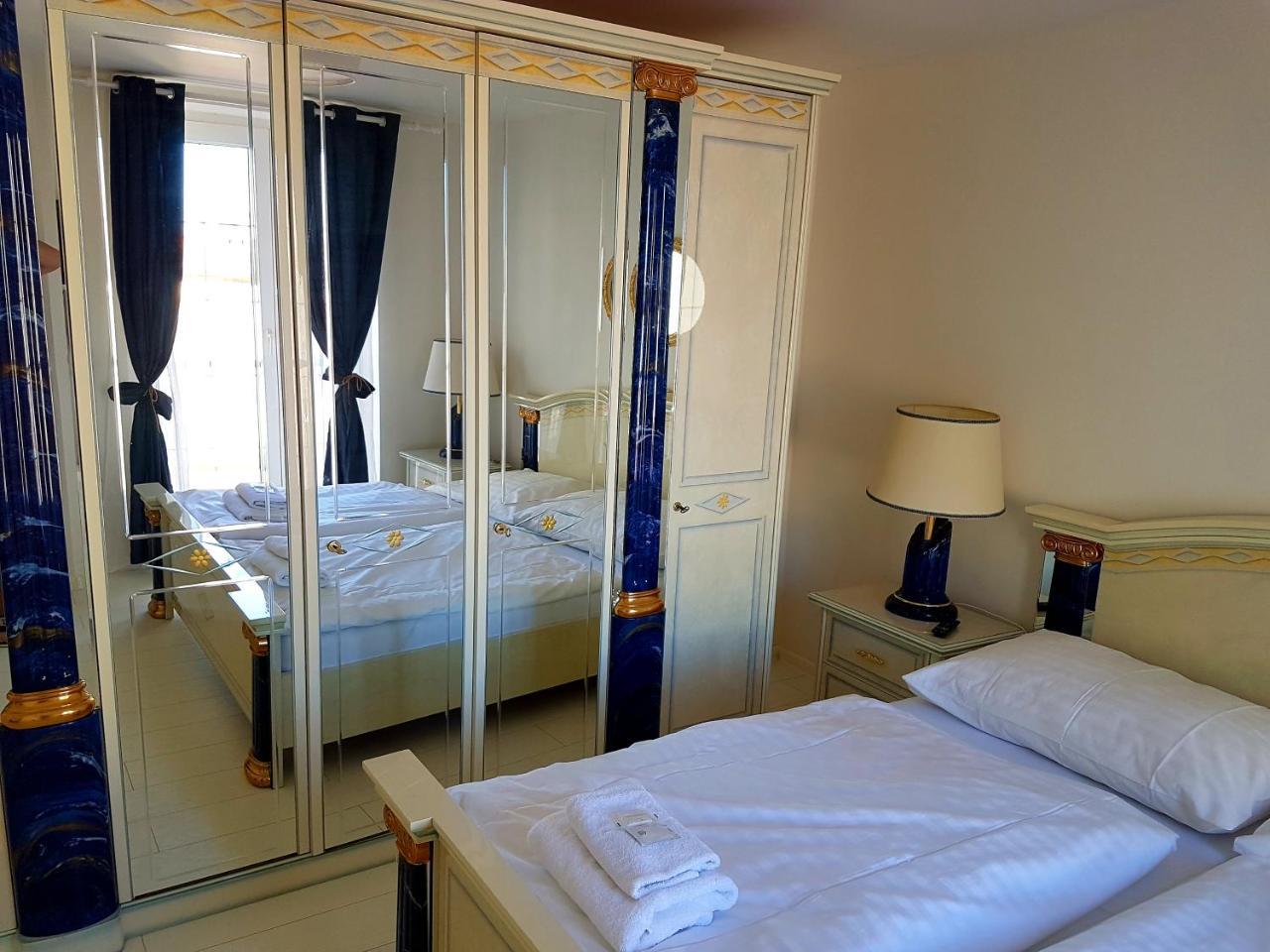Hotel Union Лоуни Екстериор снимка