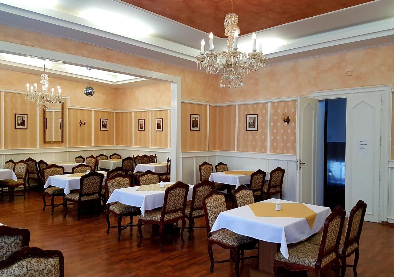 Hotel Union Лоуни Екстериор снимка