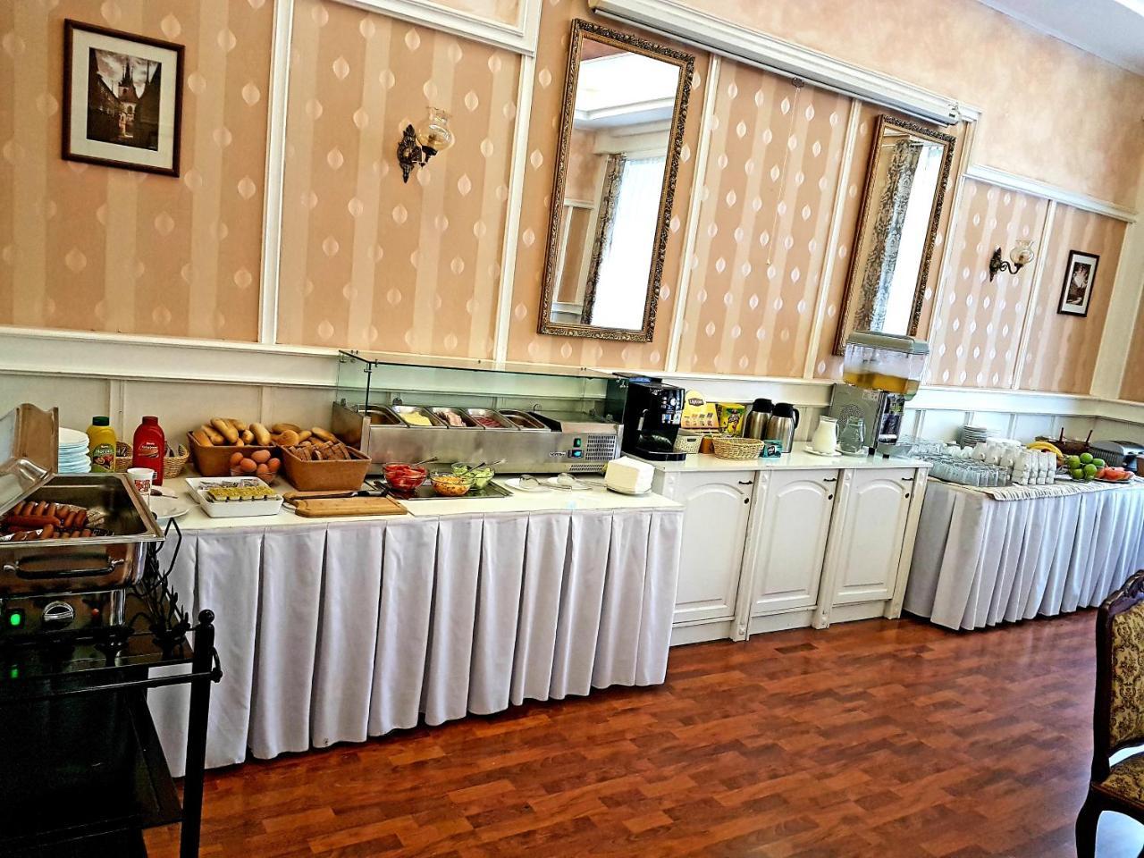 Hotel Union Лоуни Екстериор снимка
