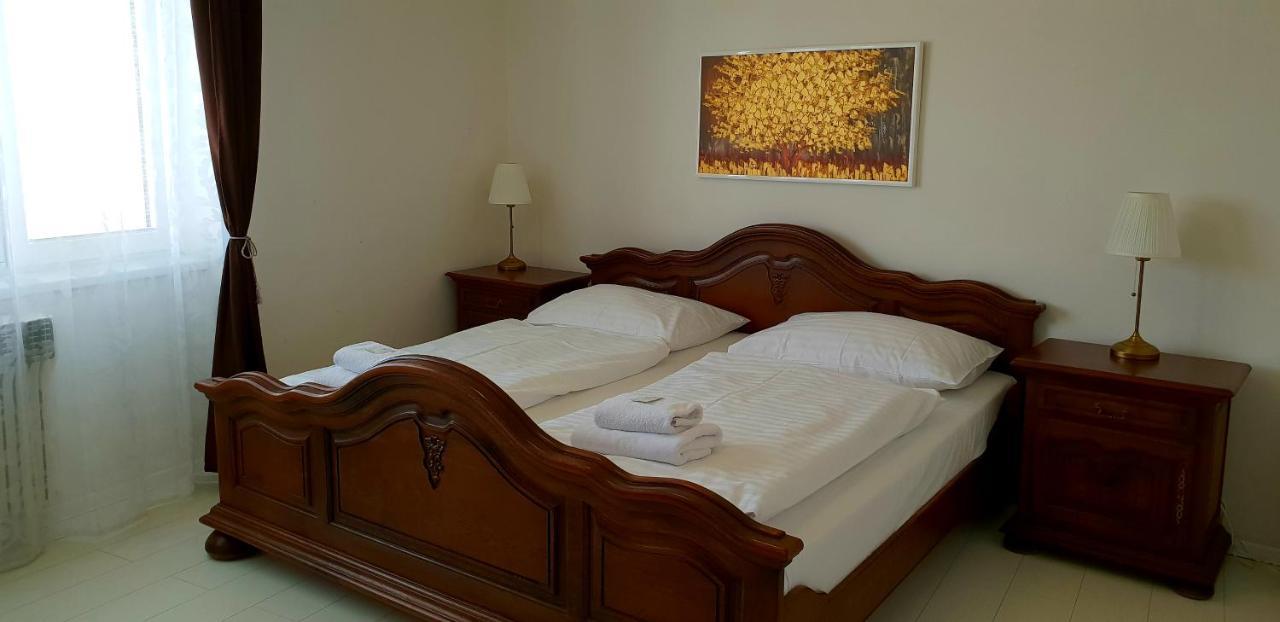 Hotel Union Лоуни Екстериор снимка