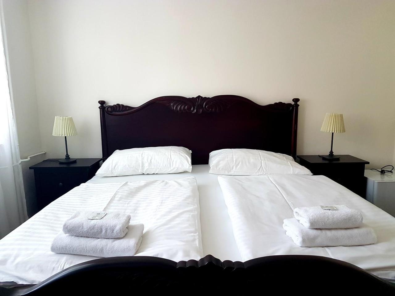 Hotel Union Лоуни Екстериор снимка