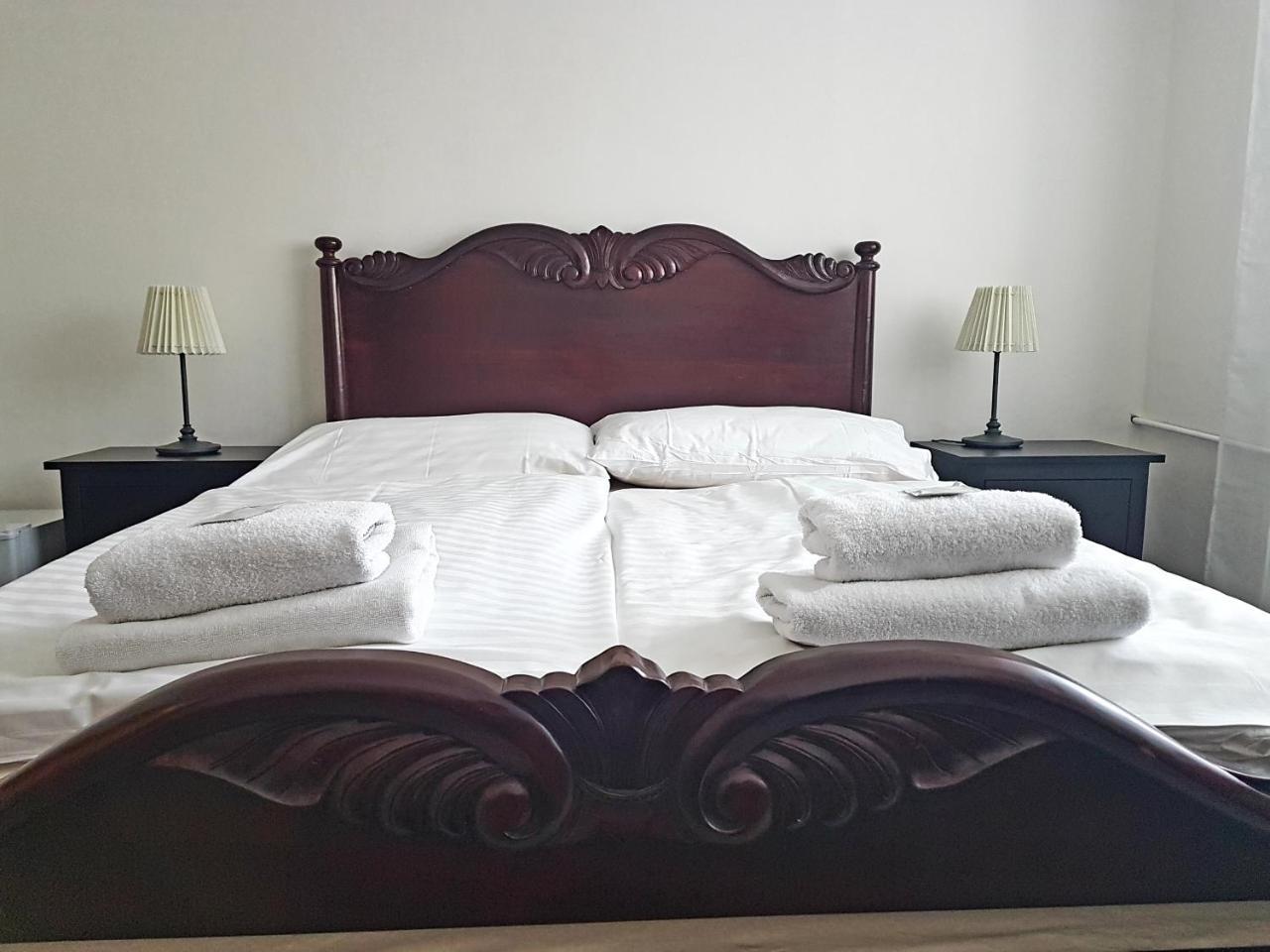 Hotel Union Лоуни Екстериор снимка
