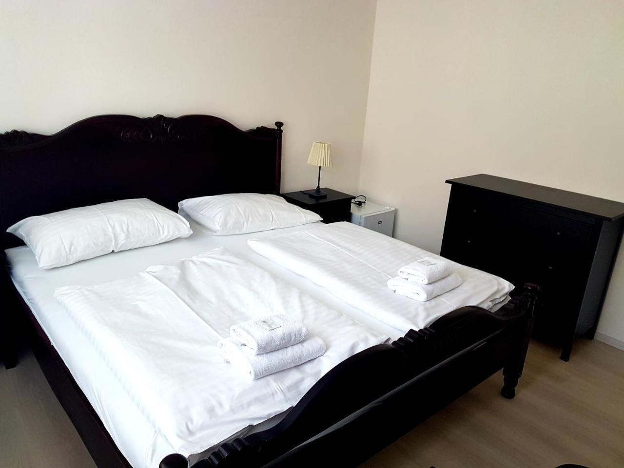 Hotel Union Лоуни Екстериор снимка