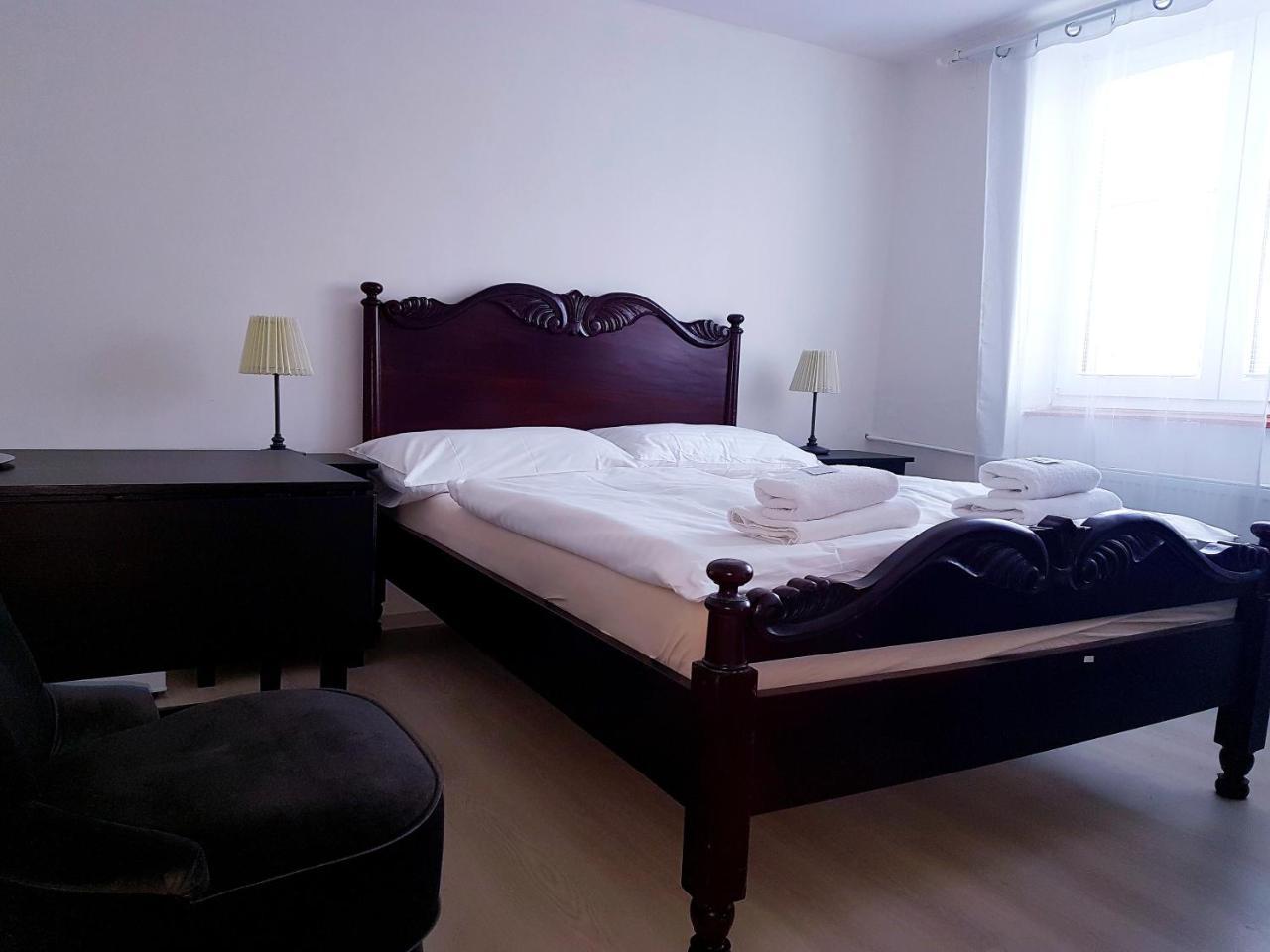Hotel Union Лоуни Екстериор снимка