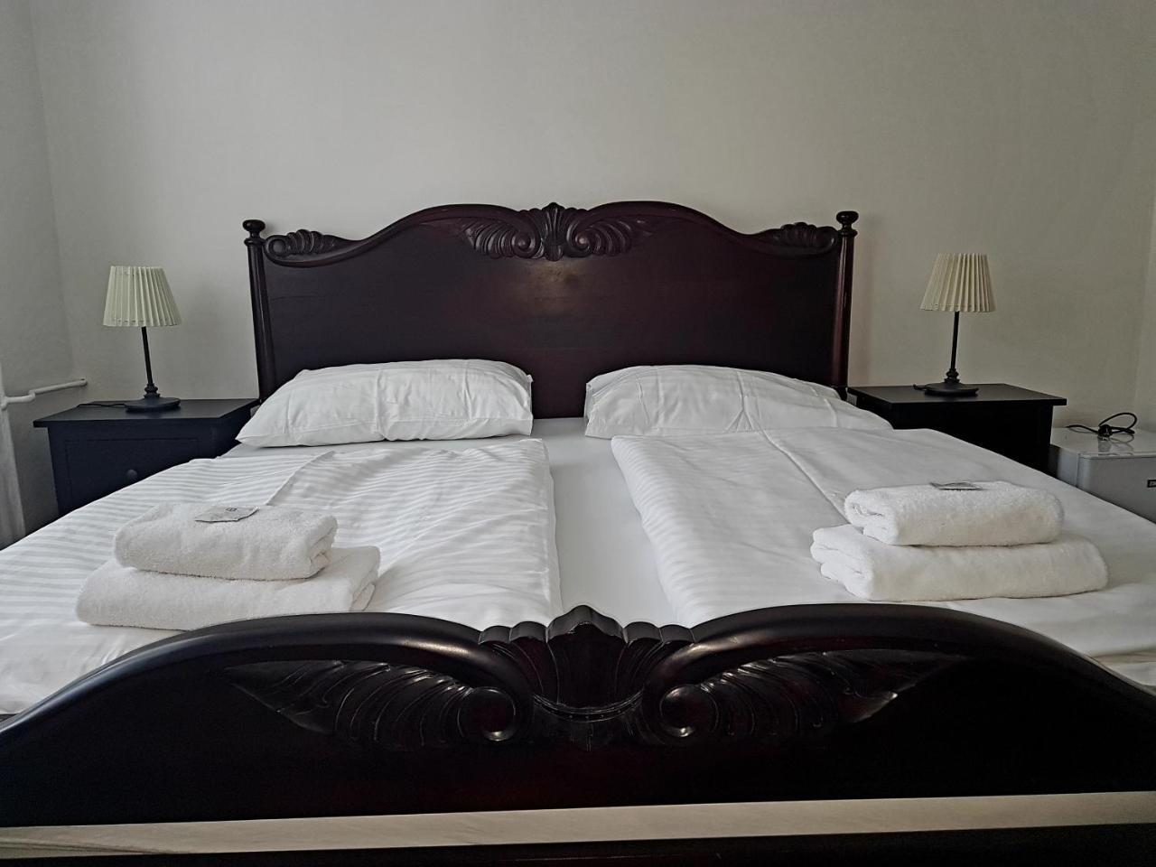 Hotel Union Лоуни Екстериор снимка